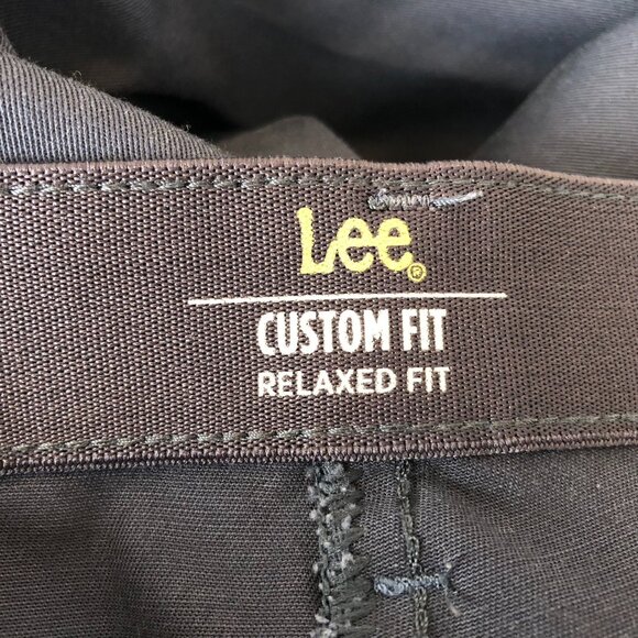 Lee Mens Custom Fit Relaxed Chino Pants 44x34 Black Pleated Straight Work Travel - Picture 5 of 11